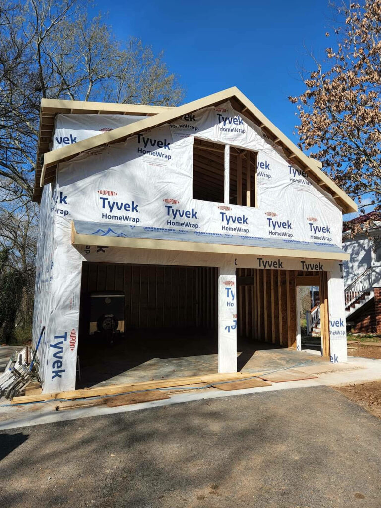 New garage house under construction